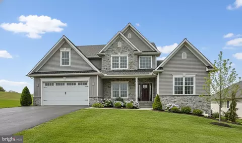 023 Starlight Ln, Lebanon, PA 17046
