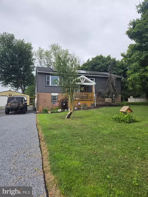 128 Deer Dr, Jonestown, PA 17038