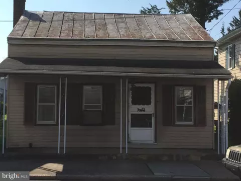 60 W Main St, Newmanstown, PA 17073