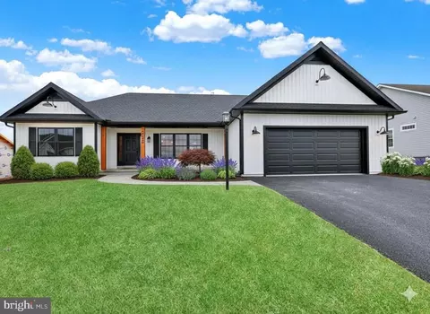 013 Starlight Ln, Lebanon, PA 17046