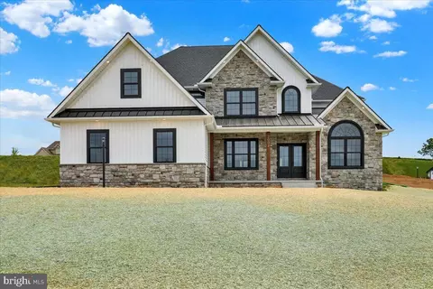 011 Starlight Ln, Lebanon, PA 17046