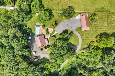 83 S Mountain Rd, Robesonia, PA 19551