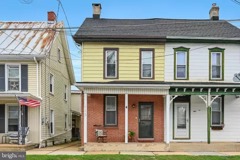 113 E Main St, Newmanstown, PA 17073