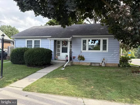 832 W Maple St, Palmyra, PA 17078