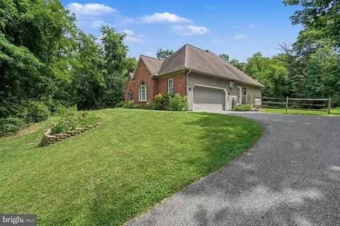 Exterior - 146 Rexmont Rd, Lebanon, PA 17042 photo 3 of 6