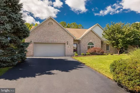 43 Fairfax Ln, Annville, PA 17003