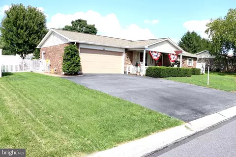 931 Oak Ln, Lebanon, PA 17046