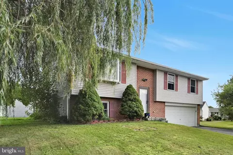 4 Edgemont Ln, Newmanstown, PA 17073