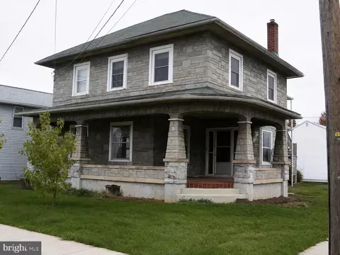 112 N Strawberry St, Fredericksburg, PA 17026