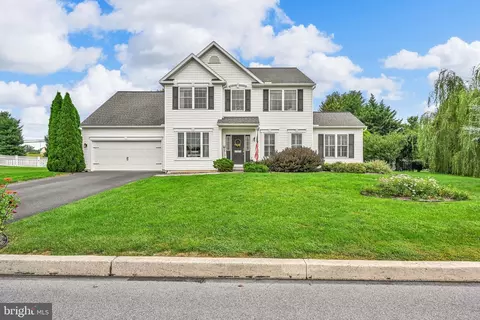 434 Sweetwater Dr, Palmyra, PA 17078