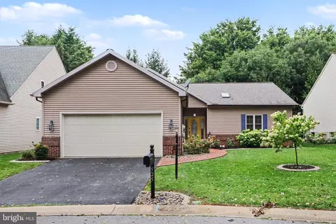 525 Waterside Cir, Lebanon, PA 17042