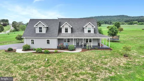 1393 Mountain Dr, Fredericksburg, PA 17026