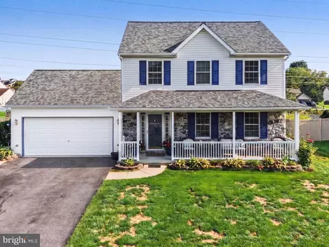 1144 Hunters Chase Ln, Lebanon, PA 17046