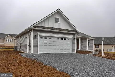 2004 Rolling Meadow Rd, Lebanon, PA 17046
