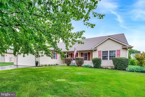 19 Scenic Dr, Myerstown, PA 17067