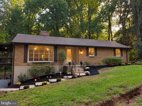 300 Timber Ln, Mount Gretna, PA 17064