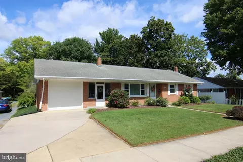 Exterior - 321 E Walnut St, Palmyra, PA 17078 photo 2 of 8