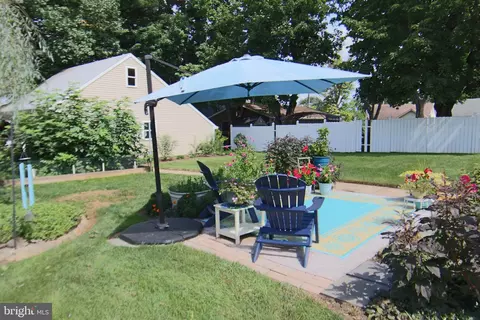 Exterior - 321 E Walnut St, Palmyra, PA 17078 photo 6 of 8