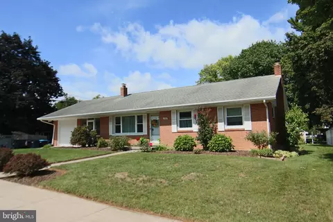 Exterior - 321 E Walnut St, Palmyra, PA 17078 photo 3 of 8