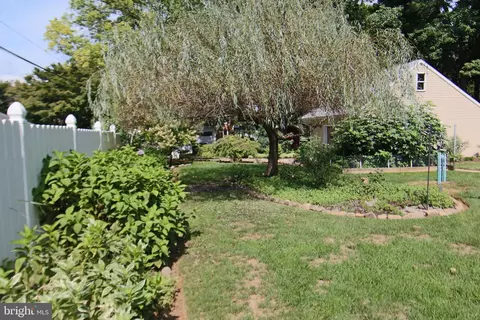 Exterior - 321 E Walnut St, Palmyra, PA 17078 photo 7 of 8