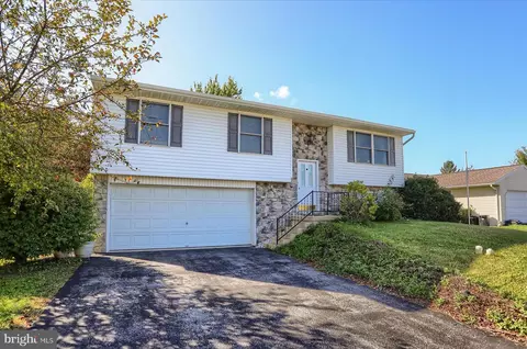 22 Treeline Dr, Newmanstown, PA 17073