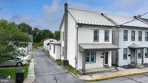 18 E Maple Ave, Myerstown, PA 17067
