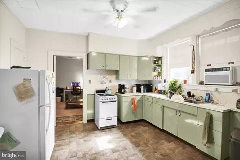 Kitchen - 43 E Maple St, Palmyra, PA 17078 photo 2 of 2
