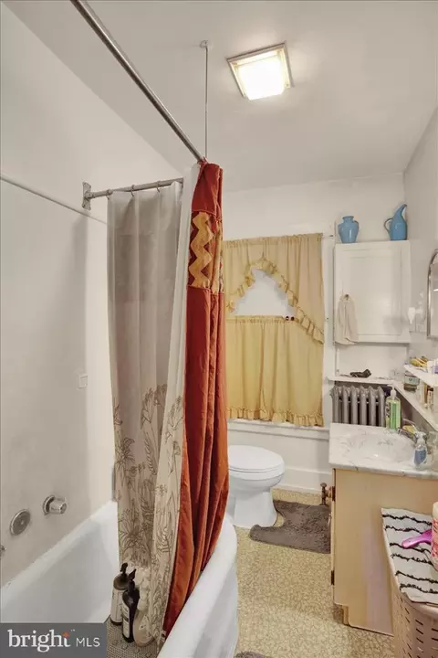 Bath - 43 E Maple St, Palmyra, PA 17078 photo 3 of 8