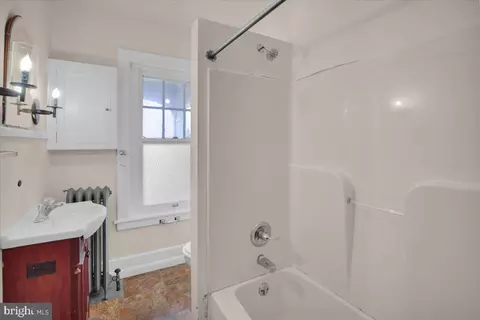 Bath - 43 E Maple St, Palmyra, PA 17078 photo 7 of 8