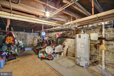 Entry Way - 43 E Maple St, Palmyra, PA 17078 photo 5 of 6