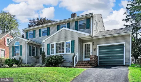 114 E Chestnut St, Cleona, PA 17042