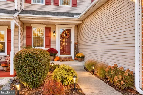 128 Palm Ln, Lebanon, PA 17042