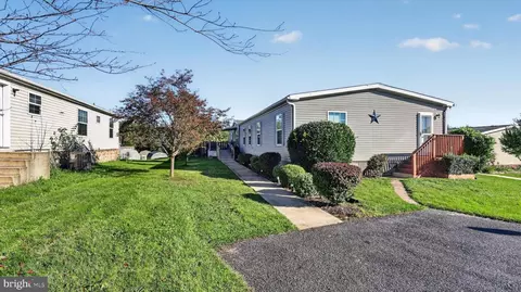 8 Orchard St, Fredericksburg, PA 17026