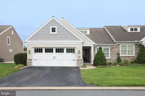 1040 English Dr, Lebanon, PA 17042