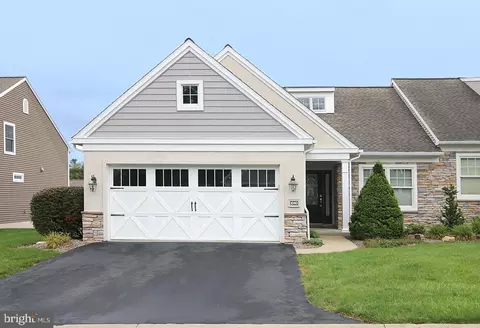 1040 English Dr, Lebanon, PA 17042