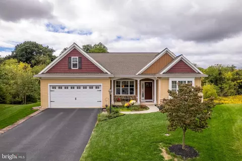 761 Fieldstone Dr, Annville, PA 17003