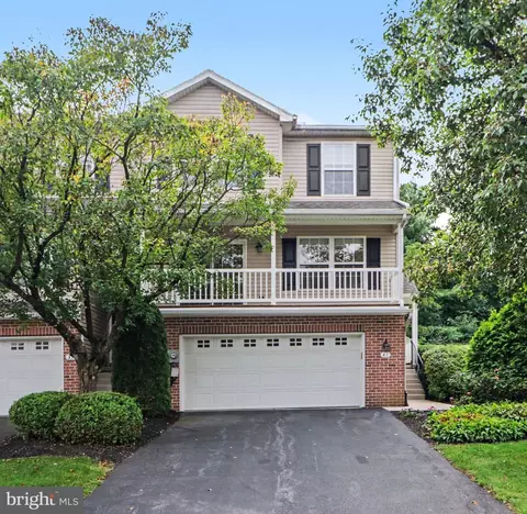 41 Parkside Dr, Lebanon, PA 17042