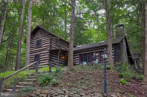 412 Pennsylvania Ave, Mount Gretna, PA 17064