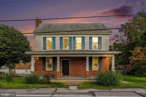 140 Schoolhouse Rd, Palmyra, PA 17078