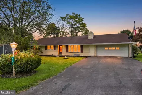 203 W Main St, Fredericksburg, PA 17026