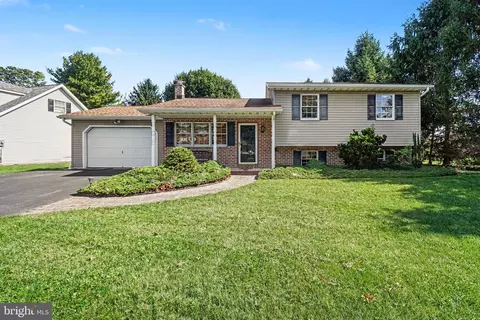 1612 Greenwood Dr, Lebanon, PA 17046