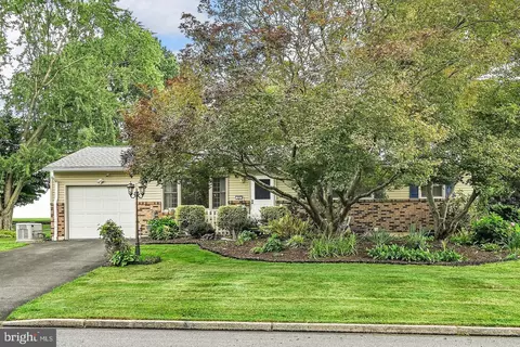 20 Clearview Dr, Lebanon, PA 17042
