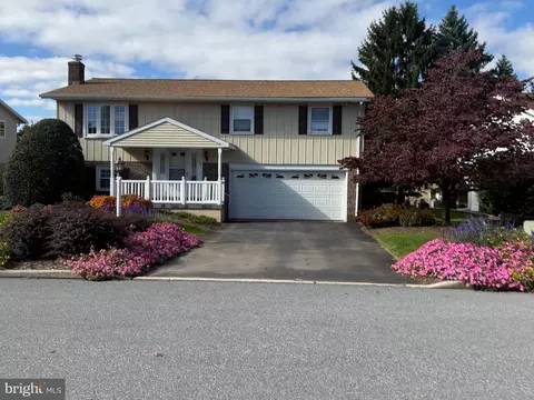 745 Suzanne Dr, Lebanon, PA 17046