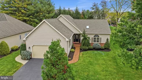 514 Waterside Cir, Lebanon, PA 17042