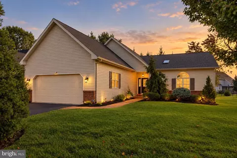 514 Waterside Cir, Lebanon, PA 17042