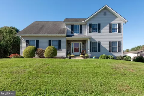 40 Norfolk Ln, Lebanon, PA 17042