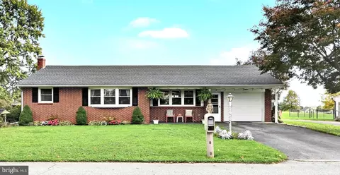 112 Phillip Dr, Myerstown, PA 17067
