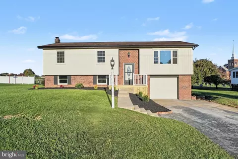 1643 Parkway Dr, Lebanon, PA 17046