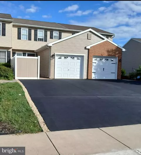 123 Lighthouse Dr, Jonestown, PA 17038