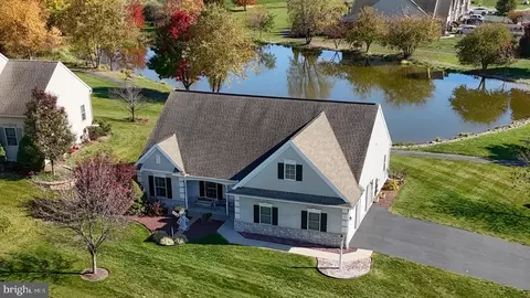 816 Walnut Crest Dr, Lebanon, PA 17046
